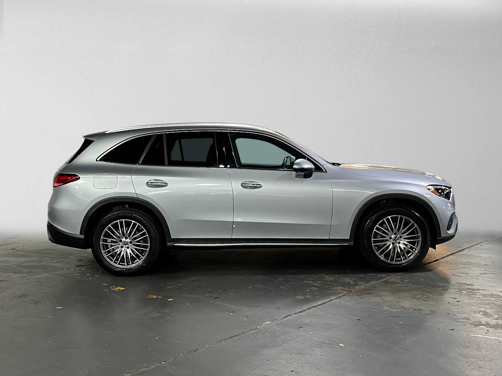 Used 2026 Mercedes-Benz GLC 300 4MATIC image 2