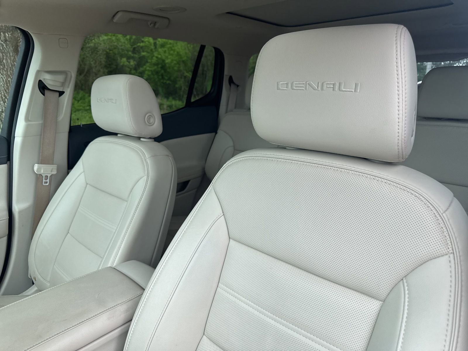 Used 2021 GMC Acadia Denali w/ Denali Technology Package image 16