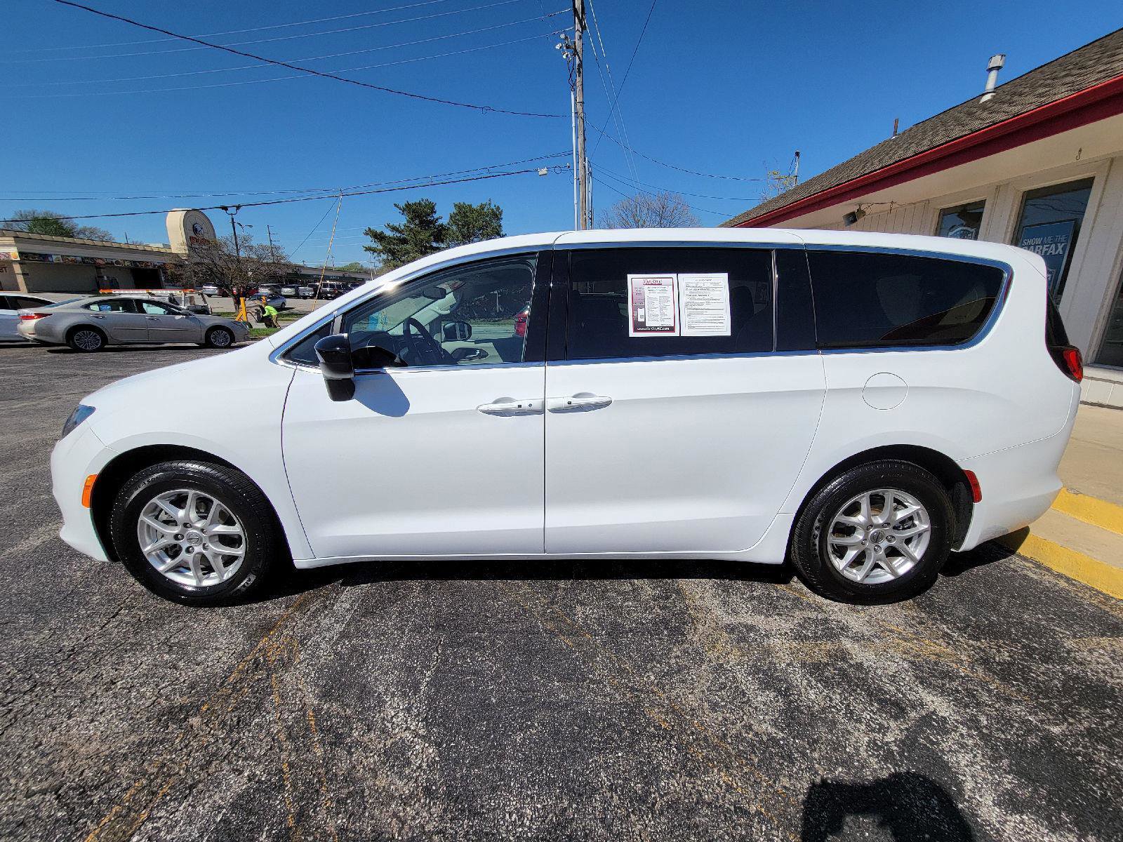 Used 2024 Chrysler Voyager LX image 12
