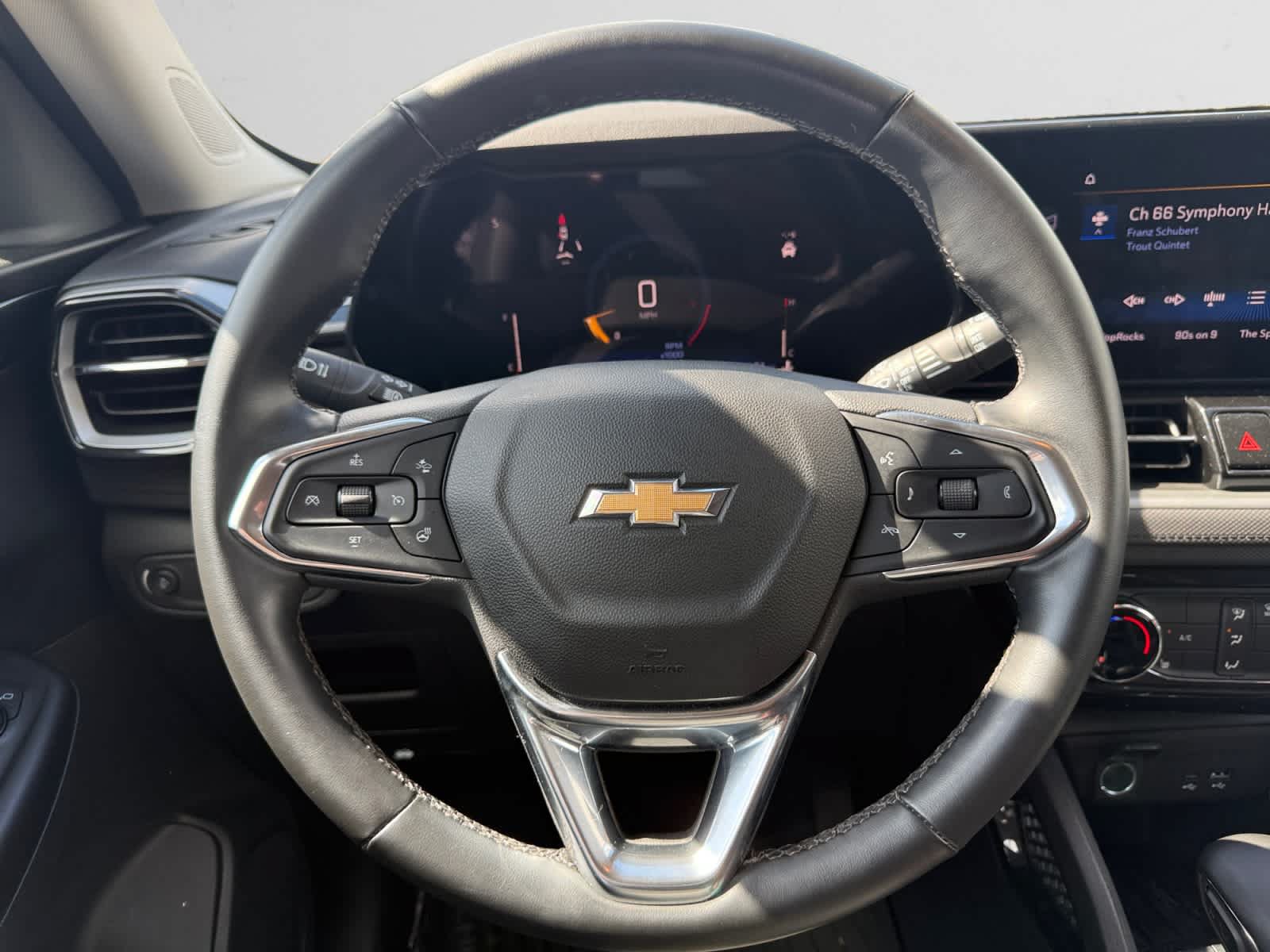 Used 2024 Chevrolet TrailBlazer LT w/ LT Cold Weather Package FWD image 12
