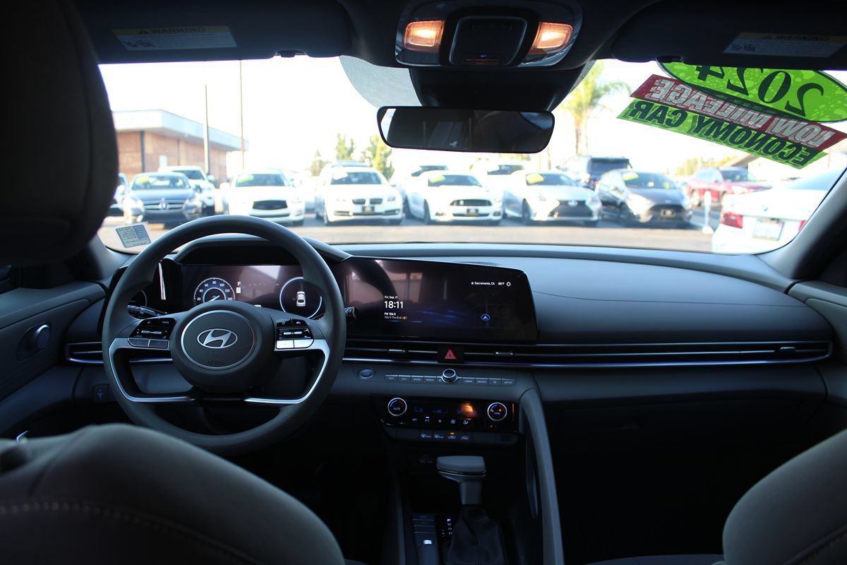 Used 2024 Hyundai Elantra SEL FWD image 23
