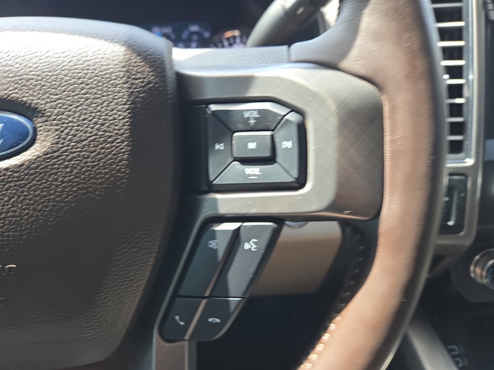 Used 2019 Ford F250 Limited AWD/4WD image 15
