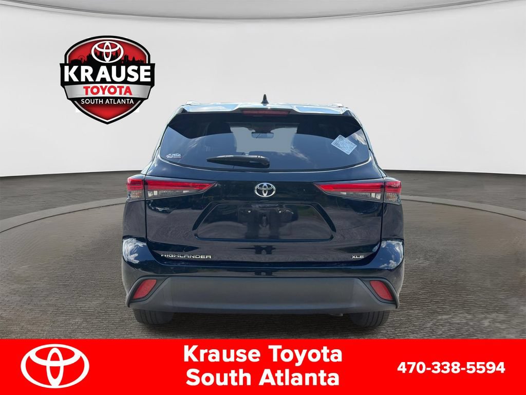 Used 2023 Toyota Highlander XLE FWD image 6
