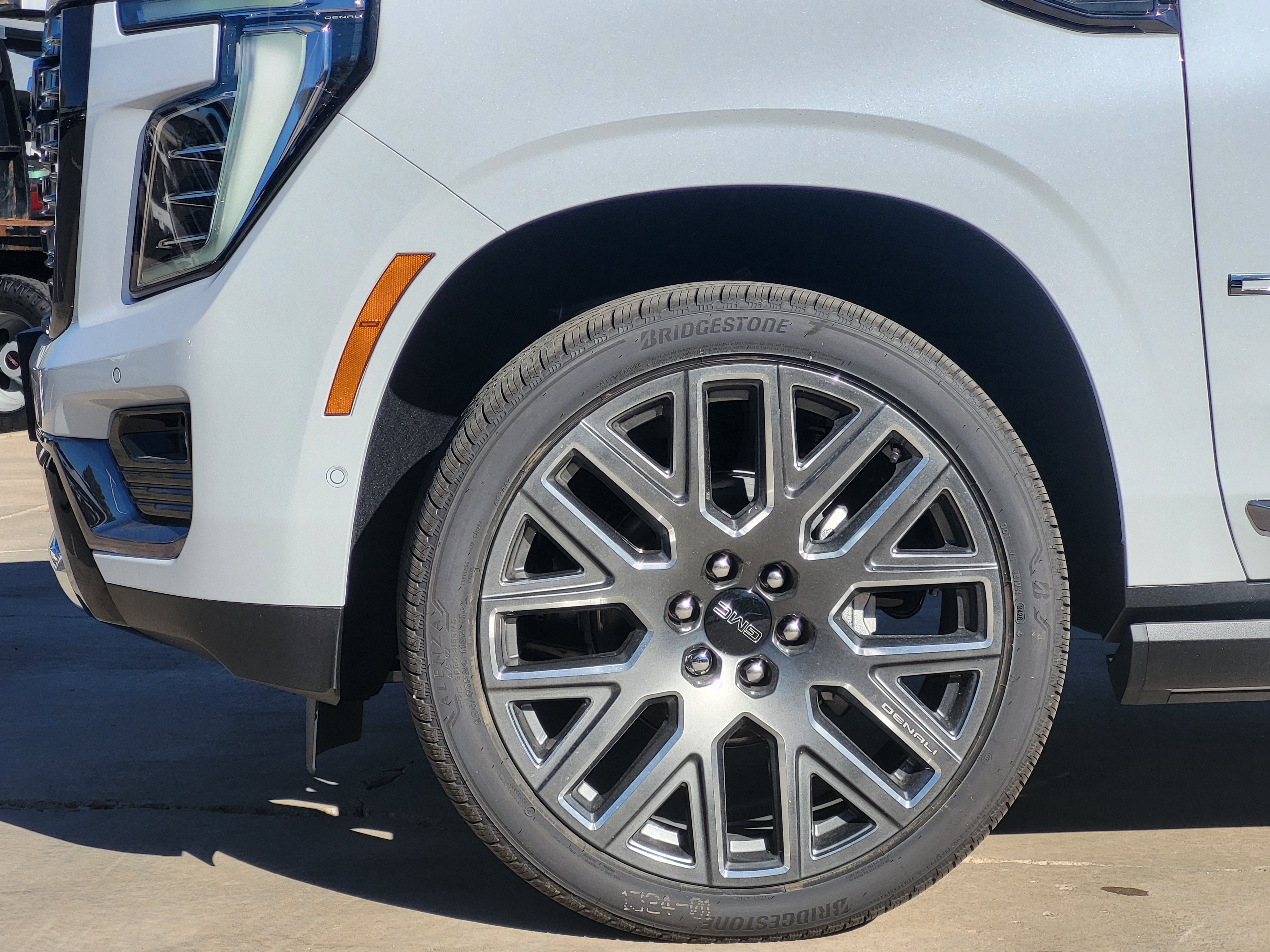 New 2027 GMC Yukon XL Denali Ultimate w/ LPO, Illumination Package AWD/4WD image 10