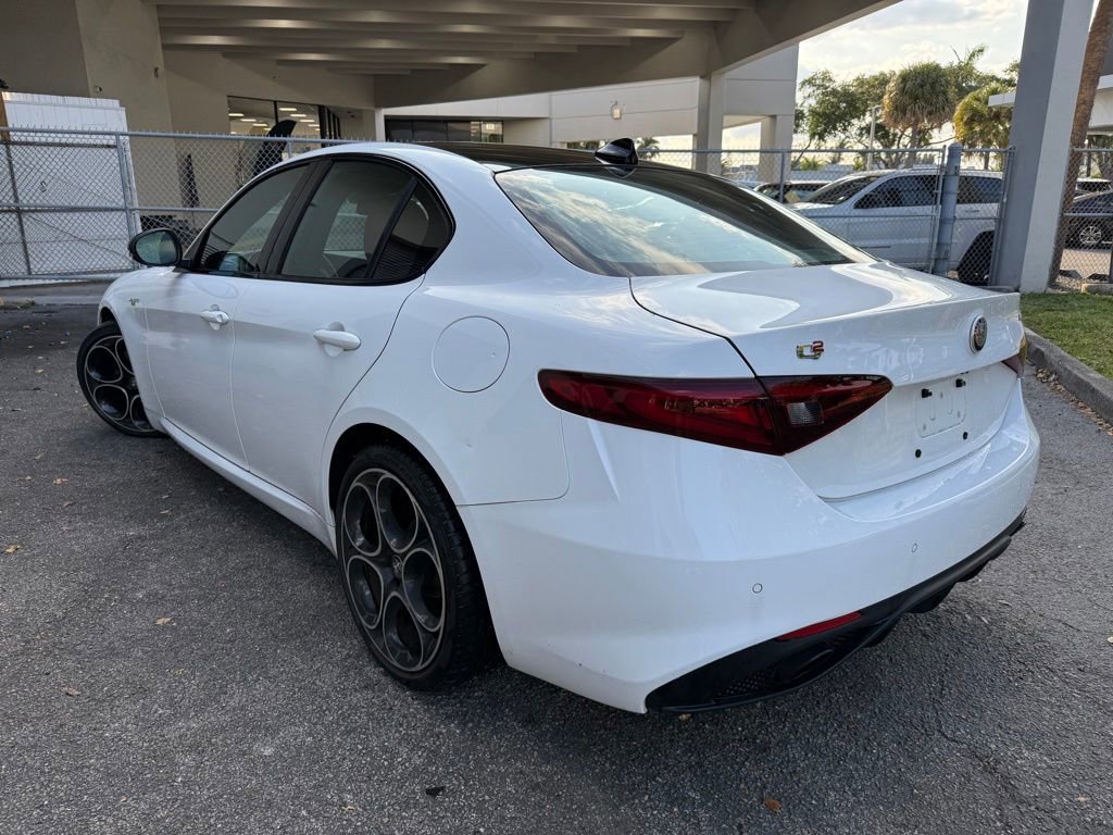Used 2022 Alfa Romeo Giulia Veloce RWD image 4