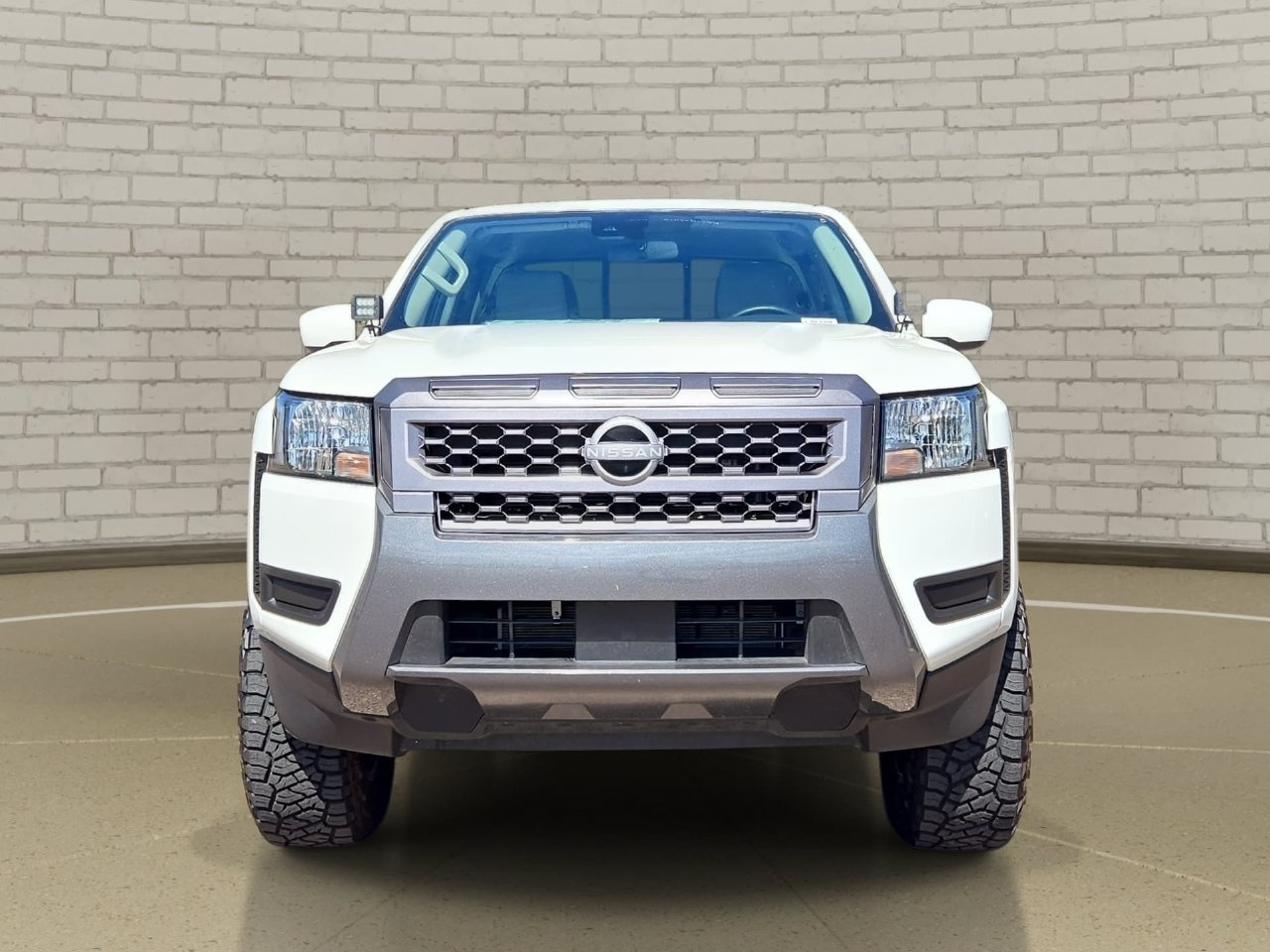 Used 2025 Nissan Frontier SV RWD image 2