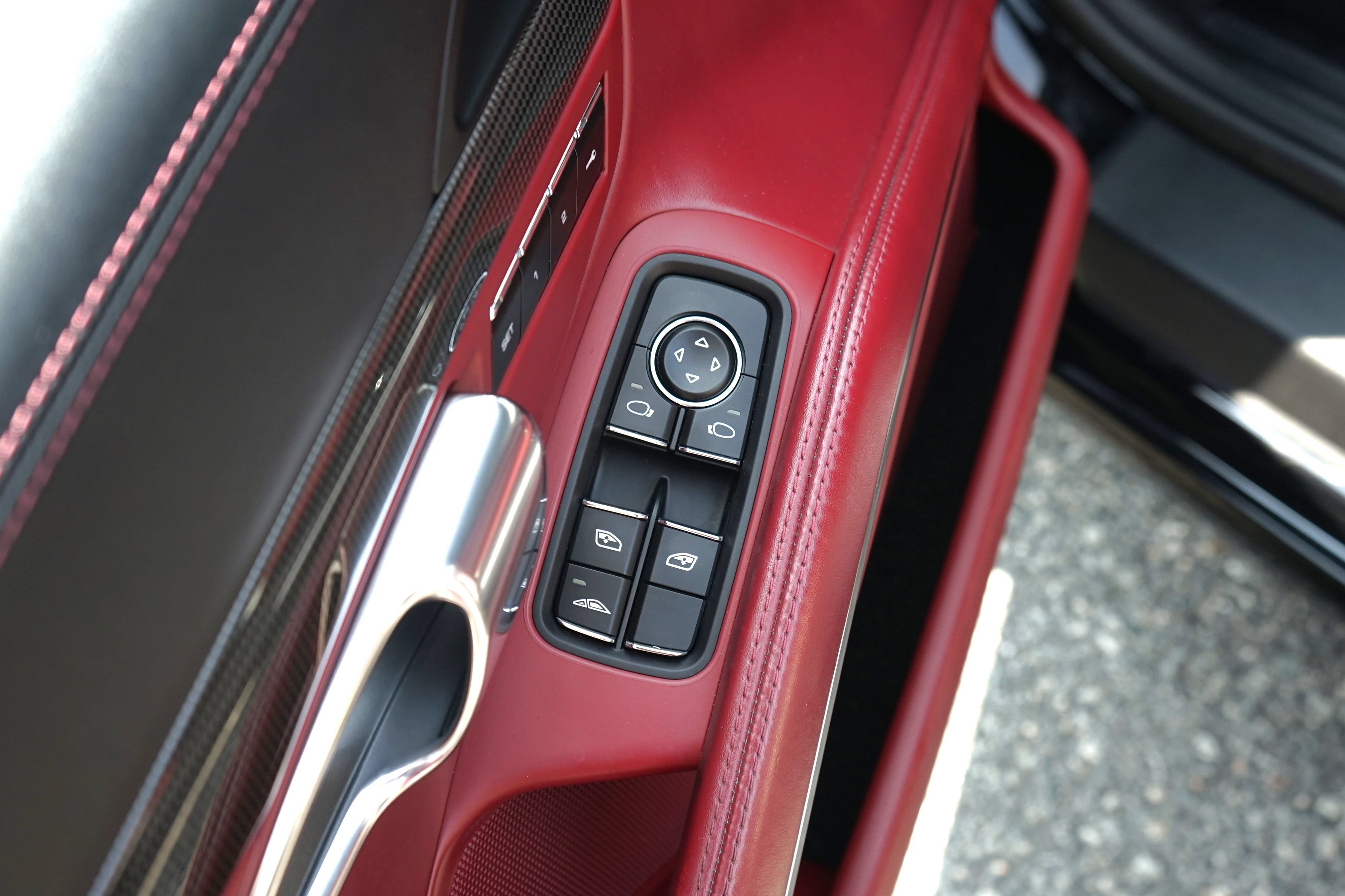Used 2017 Porsche 911 Carrera RWD image 18