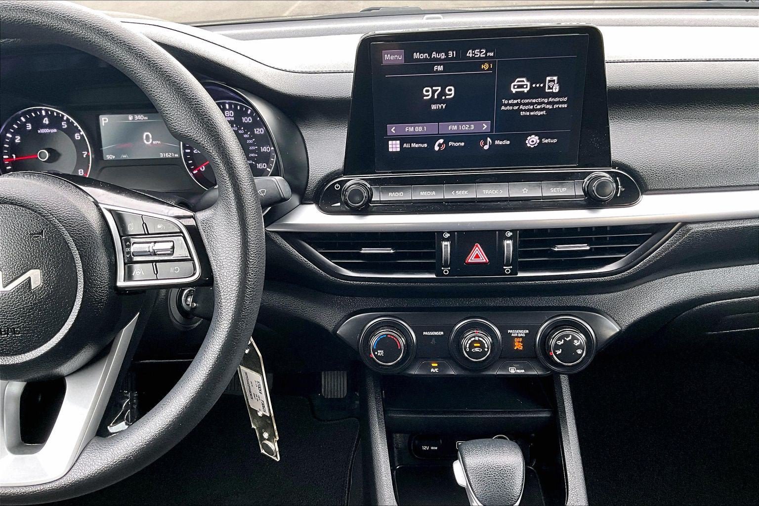 Used 2023 Kia Forte LXS w/ LXS Technology Package FWD image 6