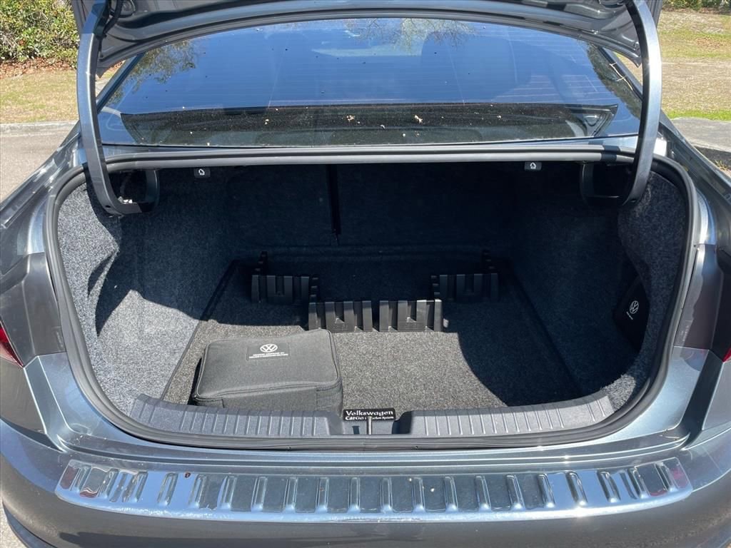 Used 2023 Volkswagen Jetta SE image 12
