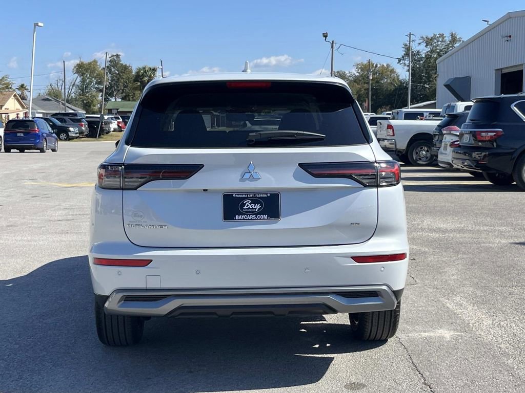 New 2026 Mitsubishi Outlander SE image 3