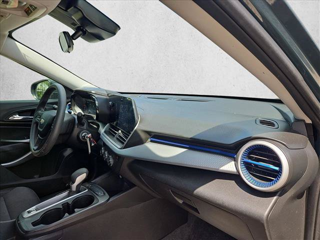 Used 2025 Chevrolet Trax LS w/ LS Convenience Package FWD image 20
