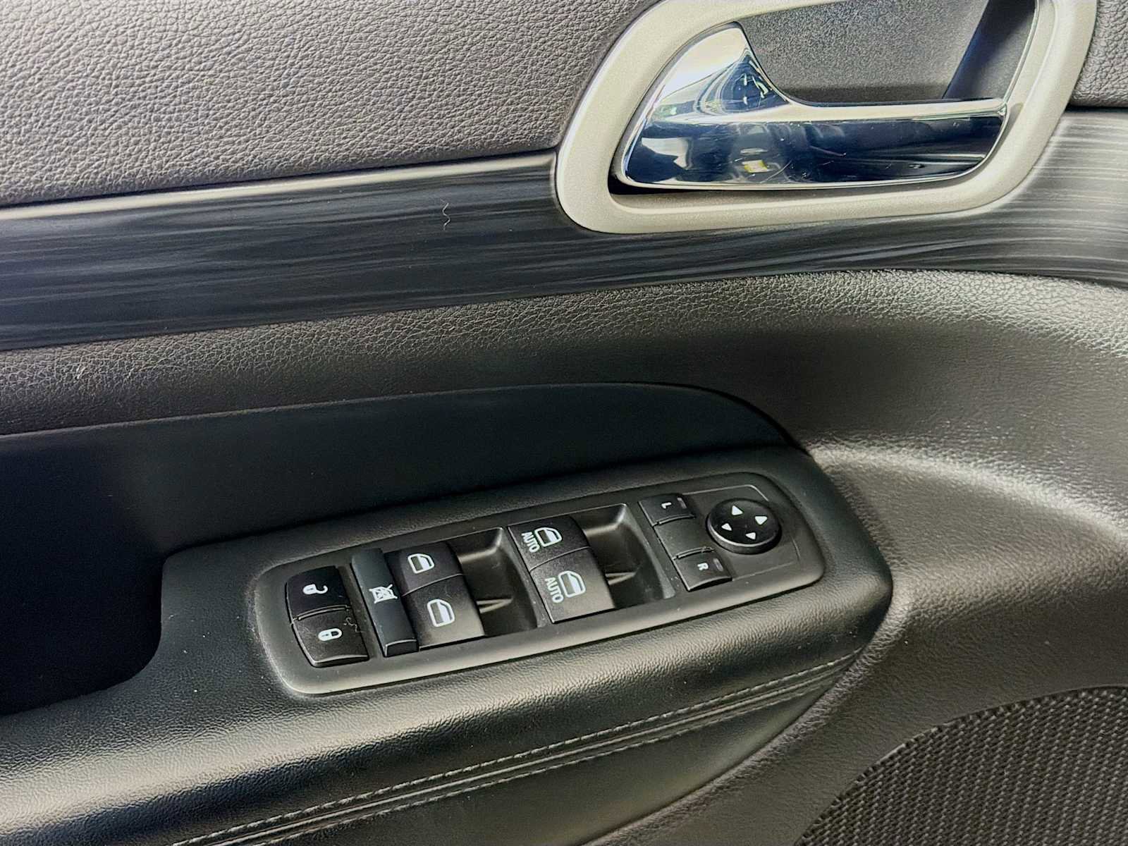 Used 2020 Jeep Grand Cherokee Altitude image 18