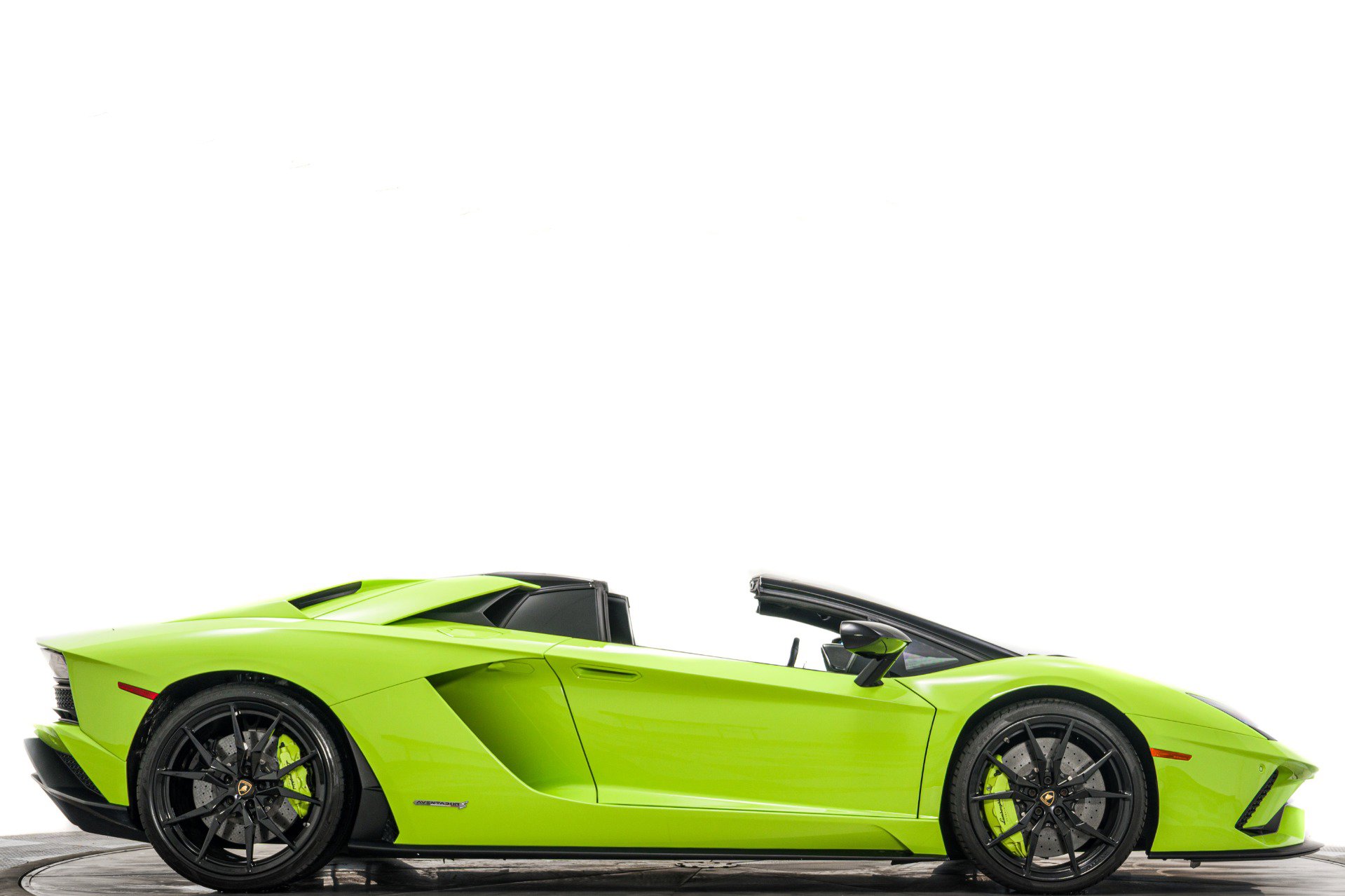 Used 2019 Lamborghini Aventador S image 2