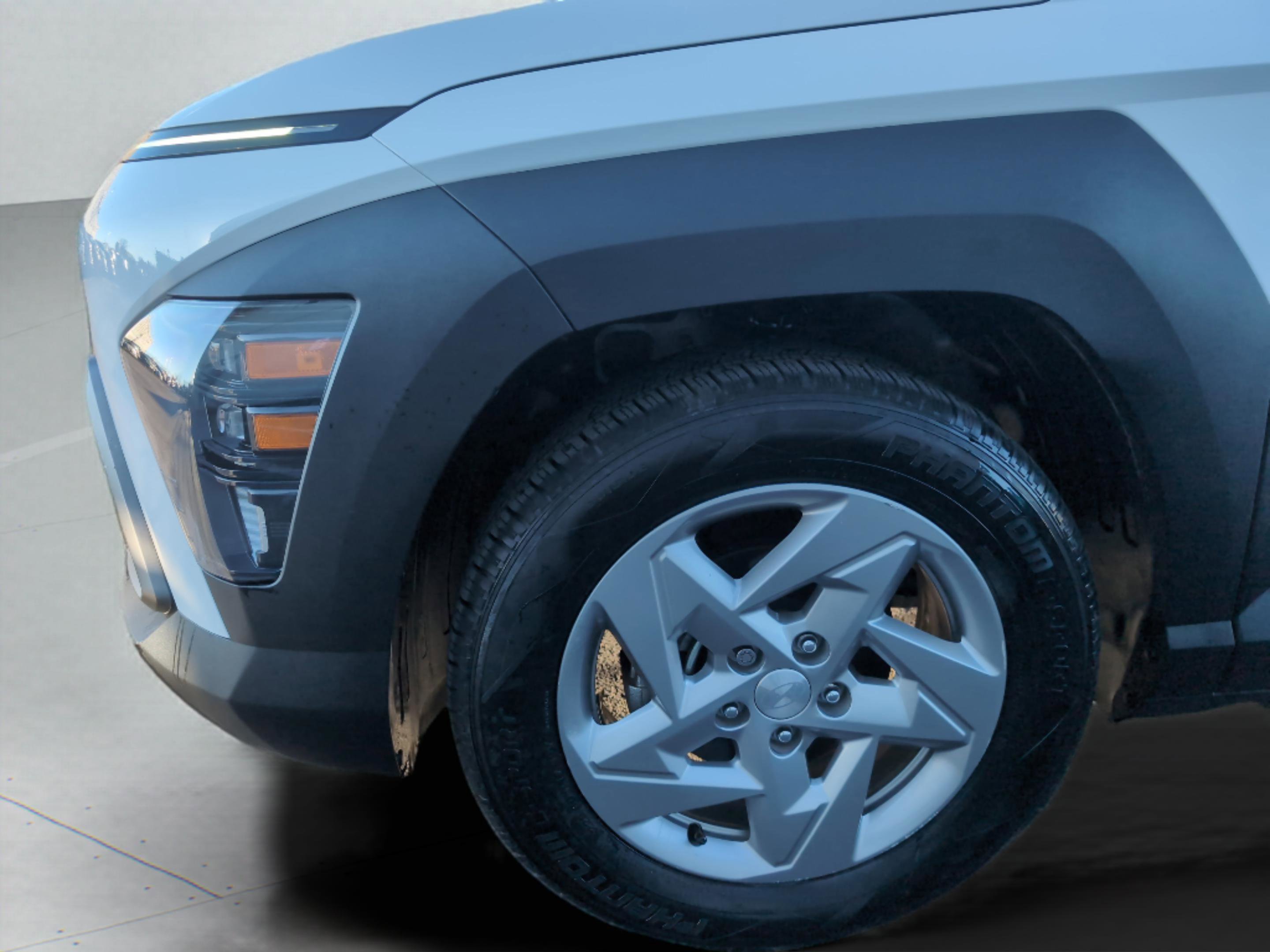 Used 2024 Hyundai Kona SE image 32