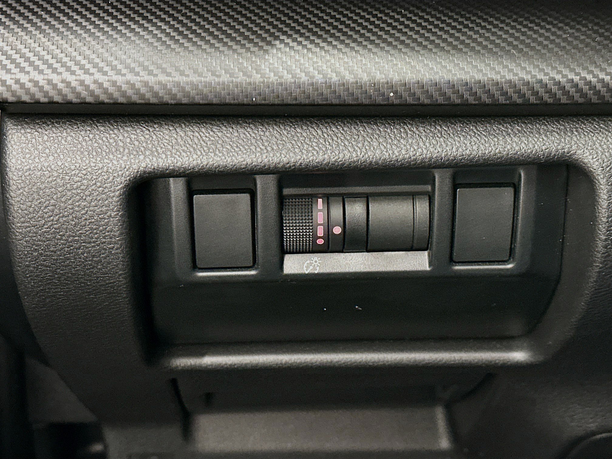 Used 2025 Subaru Crosstrek 2.0i Premium image 17