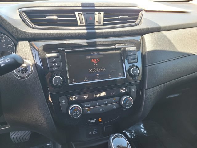 Used 2018 Nissan Rogue SV FWD image 23