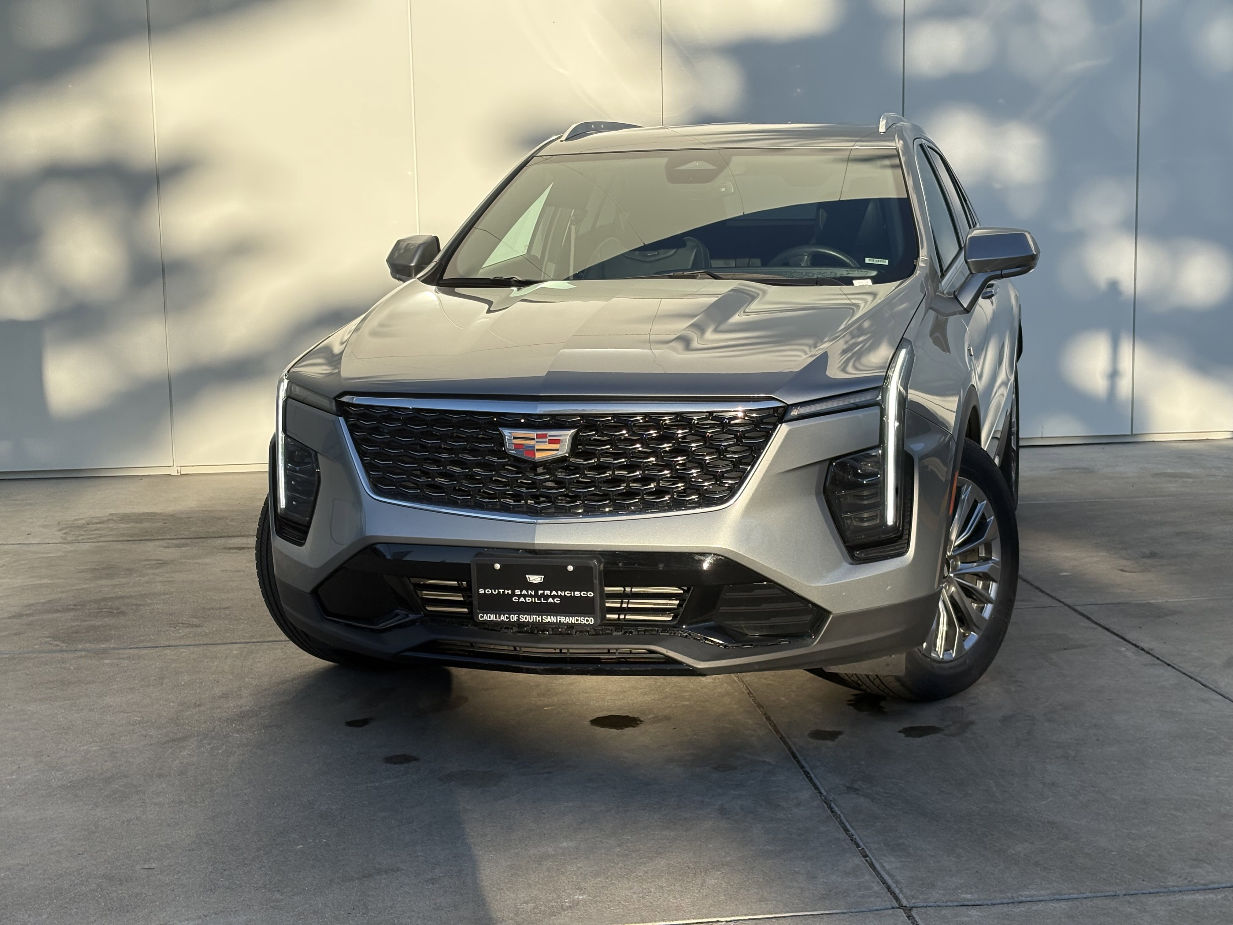 Used 2024 Cadillac XT4 Premium Luxury image 1