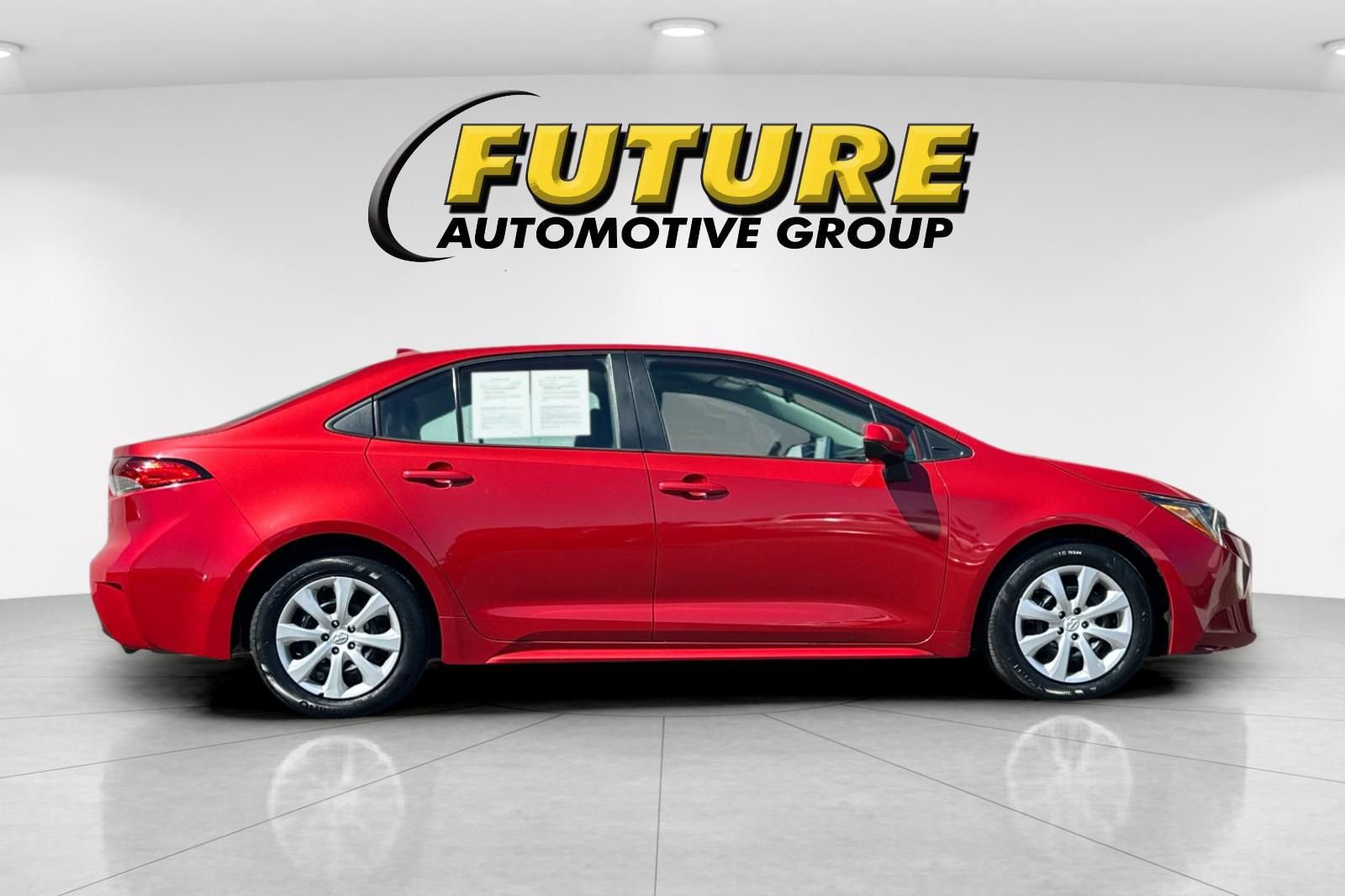 Used 2020 Toyota Corolla LE image 3