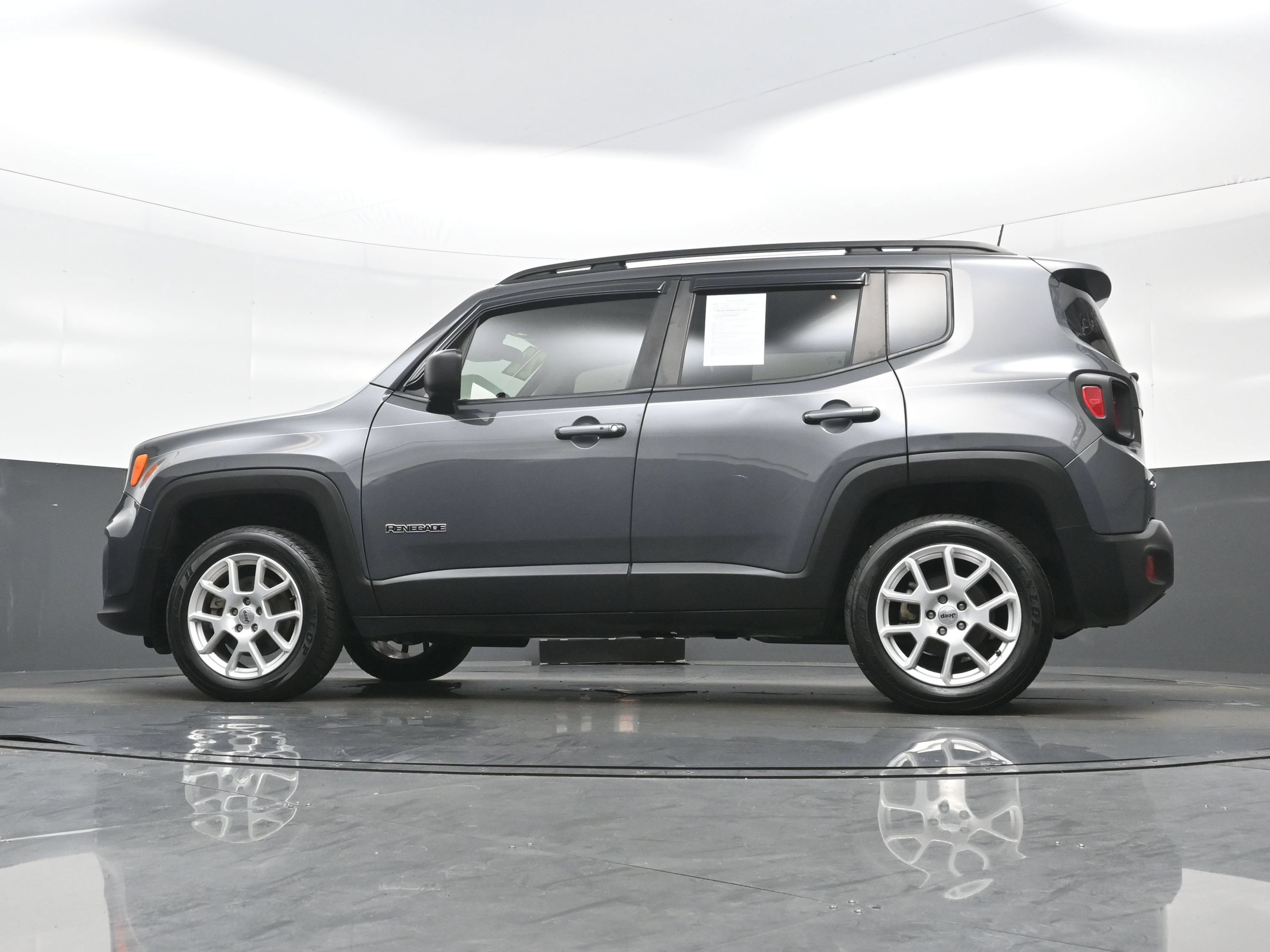 Used 2022 Jeep Renegade Latitude AWD/4WD image 27
