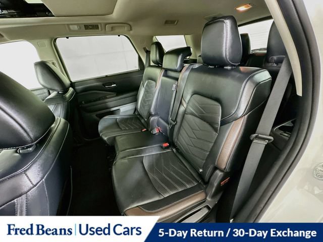 Certified 2024 Nissan Pathfinder Platinum w/ Black Appearance Package AWD/4WD image 32