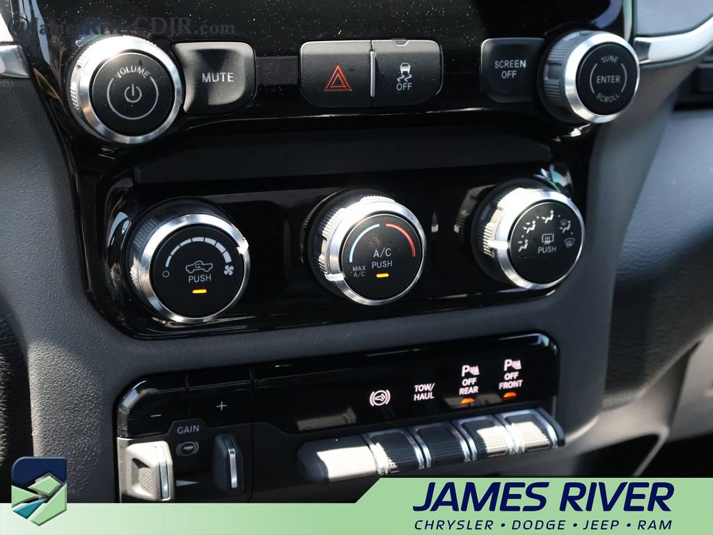 Used 2025 RAM 2500 Big Horn AWD/4WD image 30