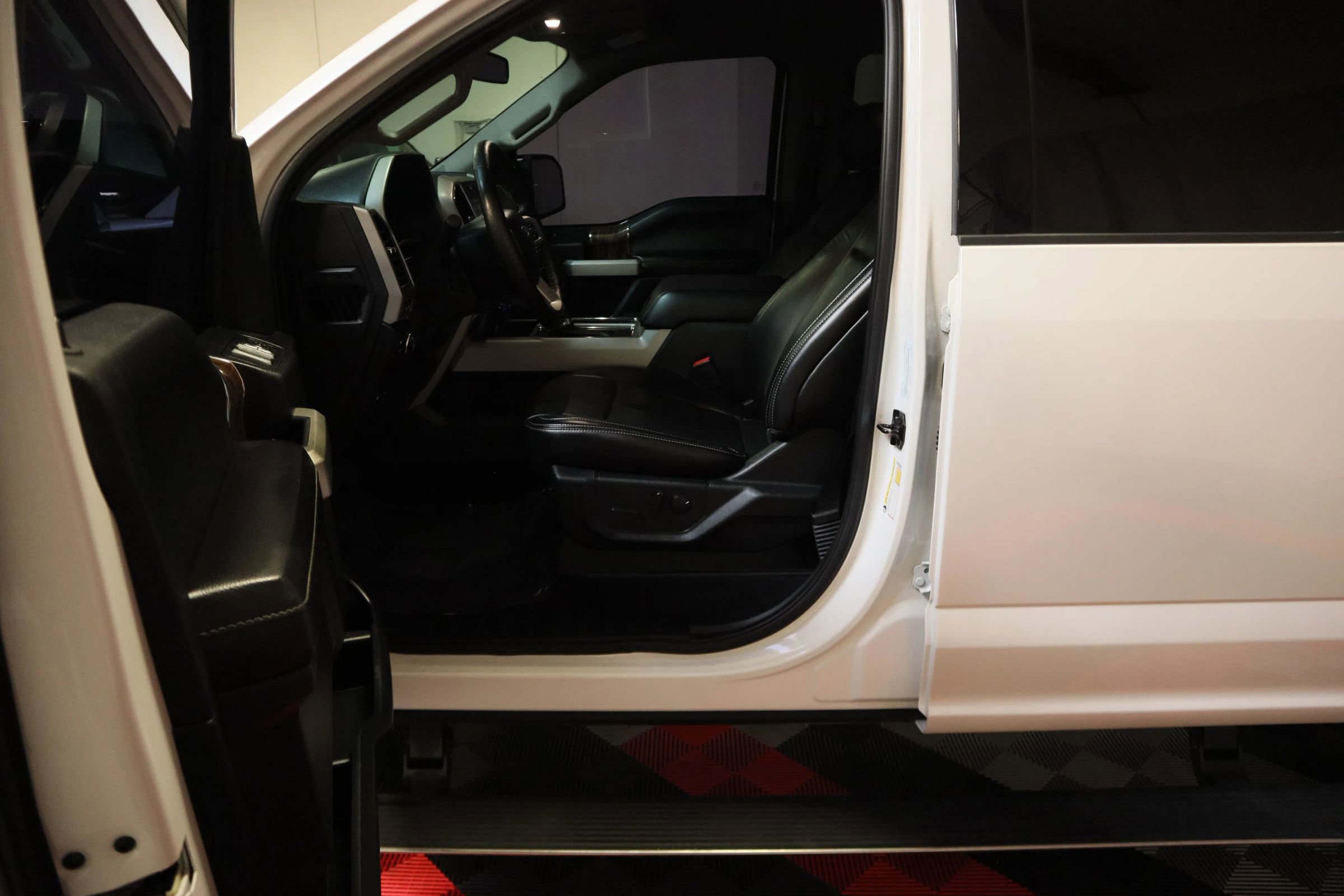 Used 2019 Ford F150 Lariat w/ Equipment Group 502A Luxury image 17