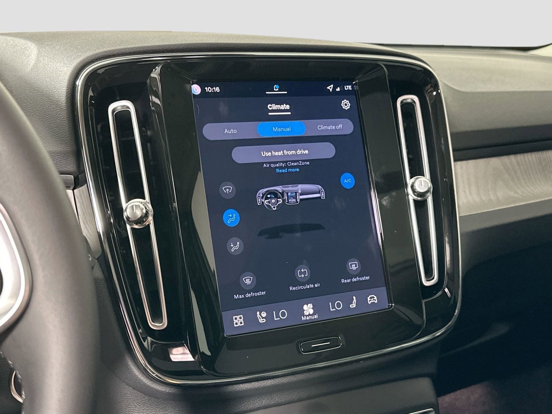 New 2026 Volvo XC40 B4 Core image 15