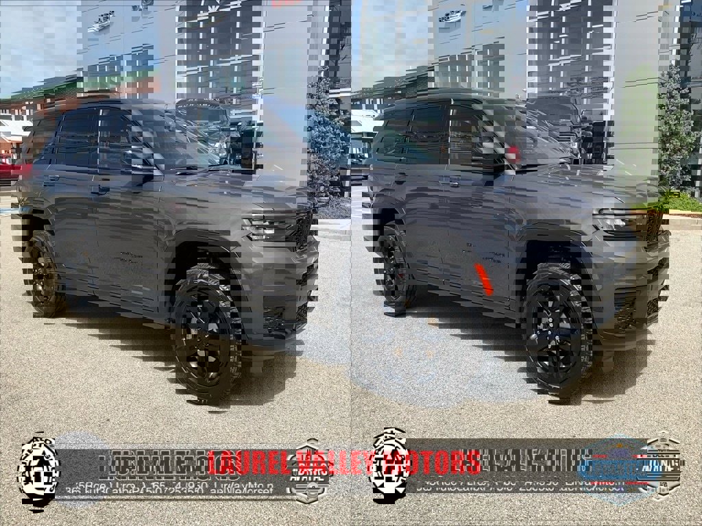 New 2025 Jeep Grand Cherokee L Laredo image 1