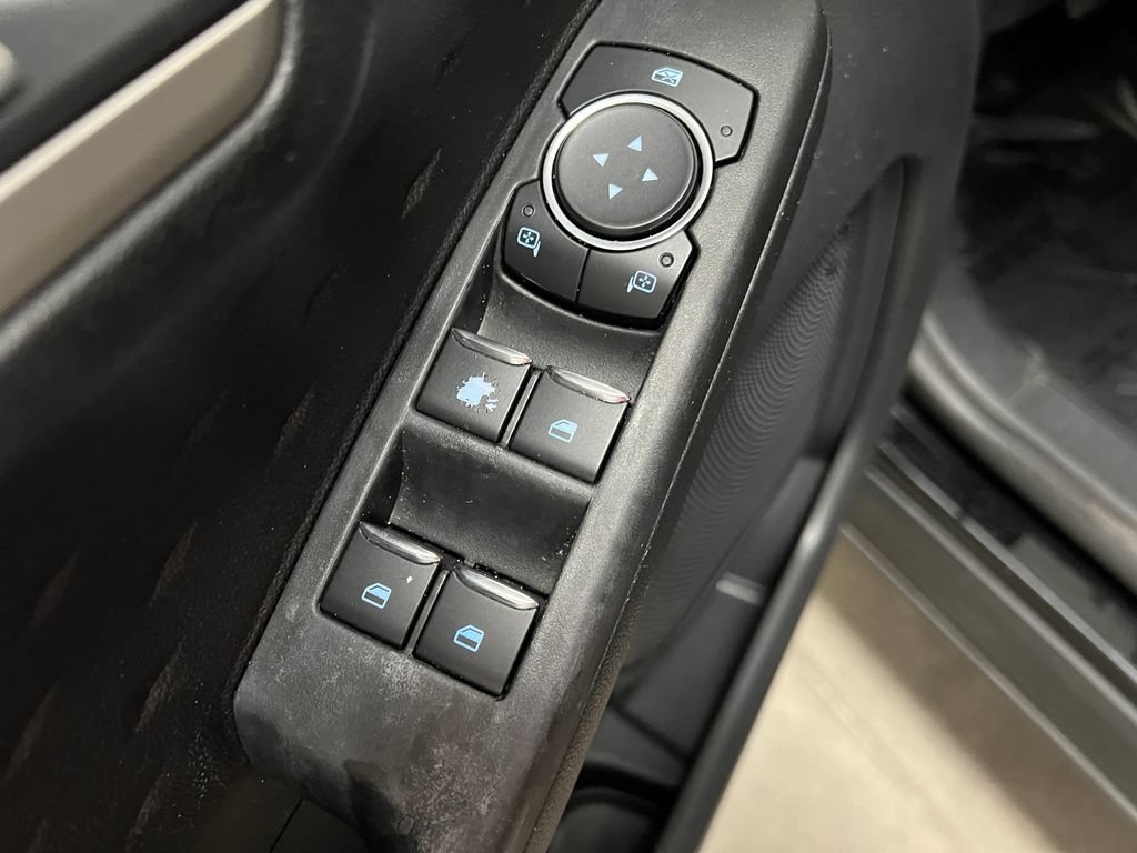 Used 2020 Ford Escape SE FWD image 13