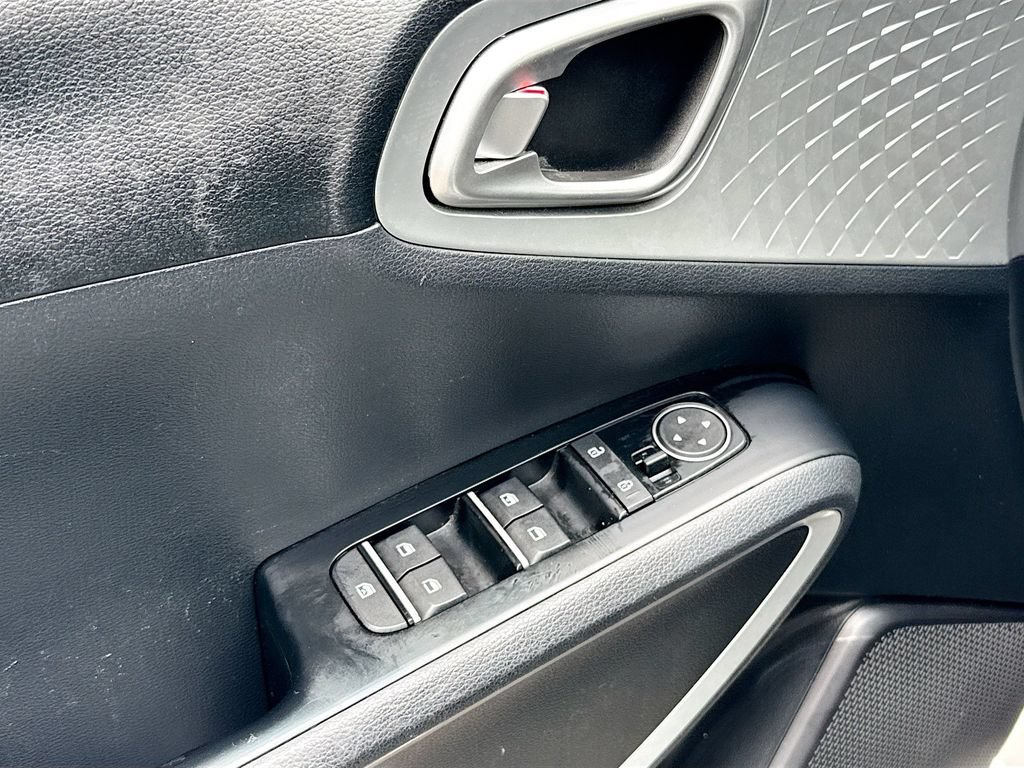 Used 2020 Kia Soul LX FWD image 17