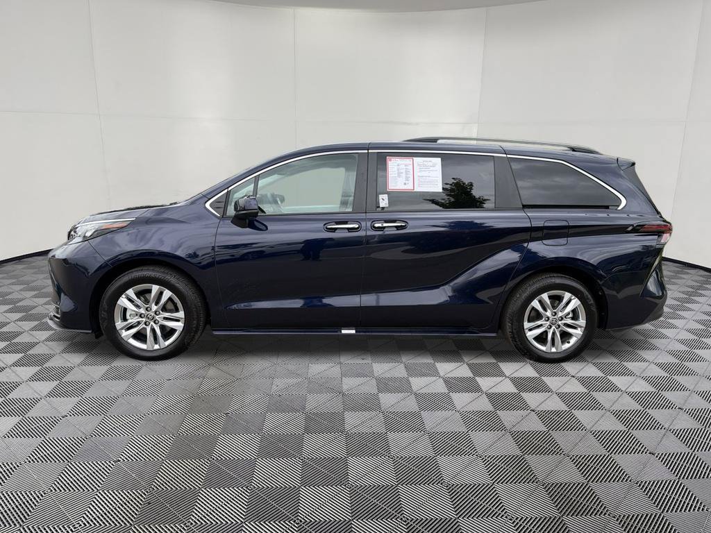 Used 2026 Toyota Sienna XLE AWD/4WD image 4