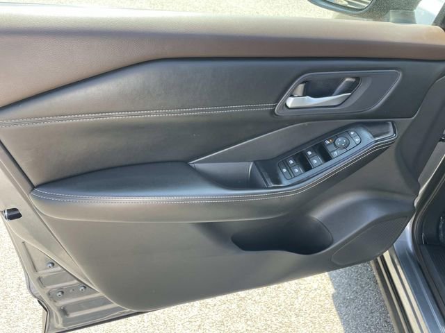 Used 2023 Nissan Rogue SV w/ SV Premium B Package FWD image 16
