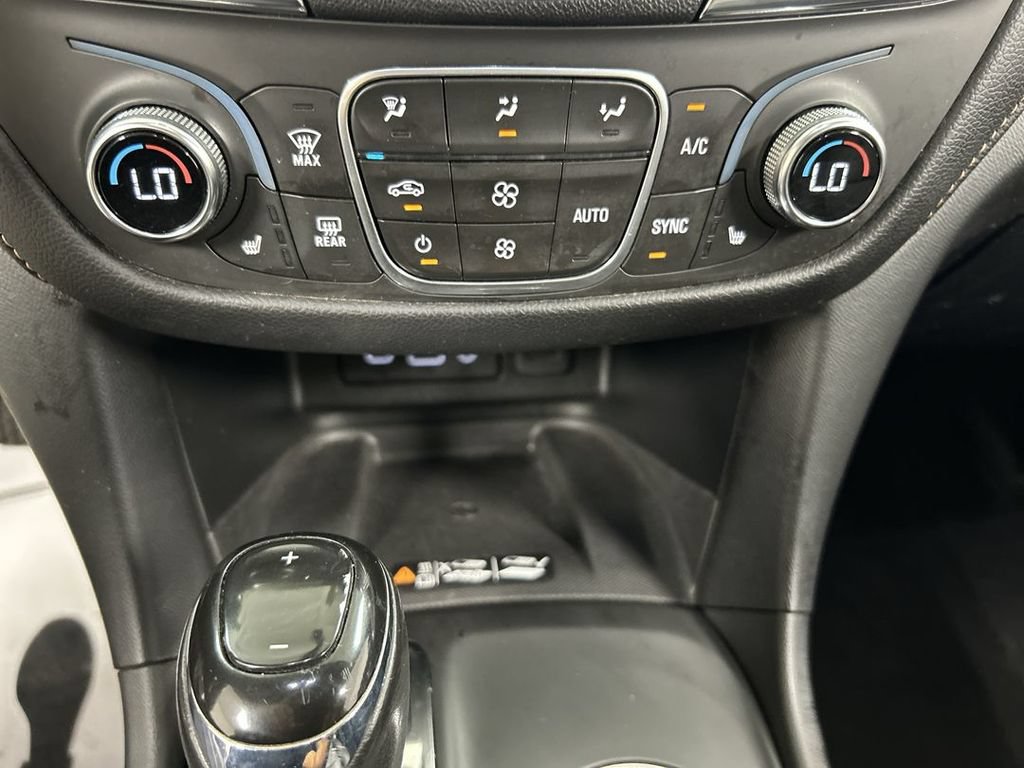 Used 2019 Chevrolet Equinox Premier FWD image 16