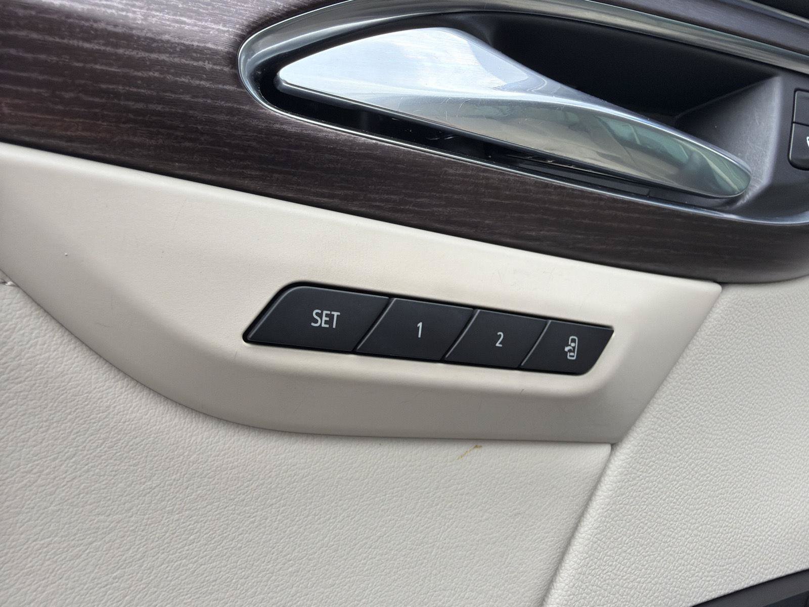 Used 2021 Buick Envision Avenir AWD/4WD image 18