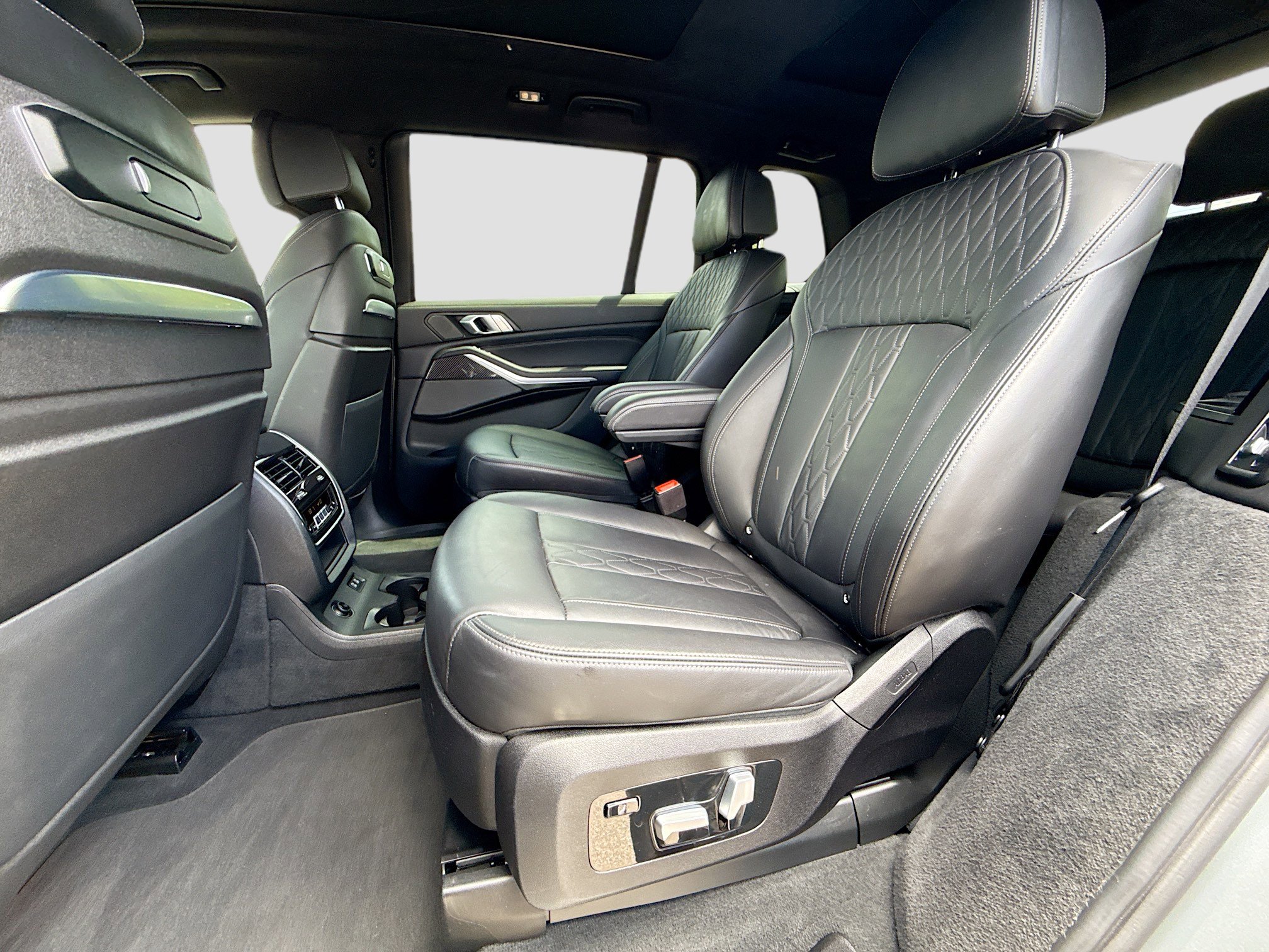 Used 2023 BMW X7 M60i w/ Executive Package image 22