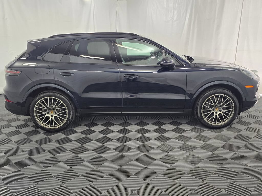 Certified 2023 Porsche Cayenne Platinum Edition AWD/4WD image 8