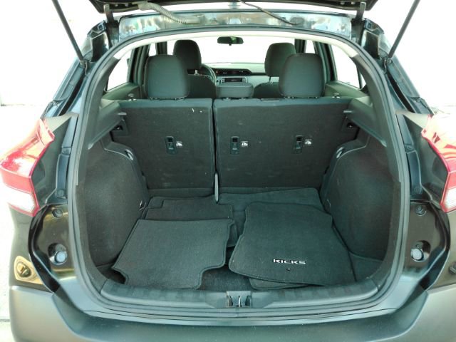 Used 2018 Nissan Kicks SV image 23