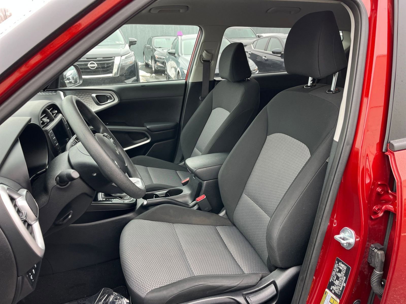 Used 2025 Kia Soul LX w/ LX Technology Package FWD image 34