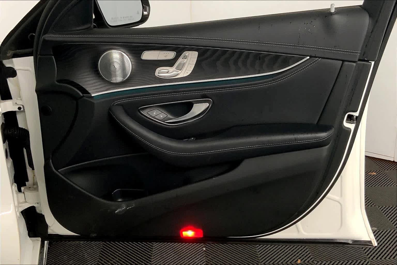Used 2019 Mercedes-Benz E 300 4MATIC image 23