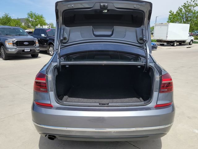 Used 2017 Volkswagen Passat 1.8T SE w/ SE Lighting Package FWD image 13