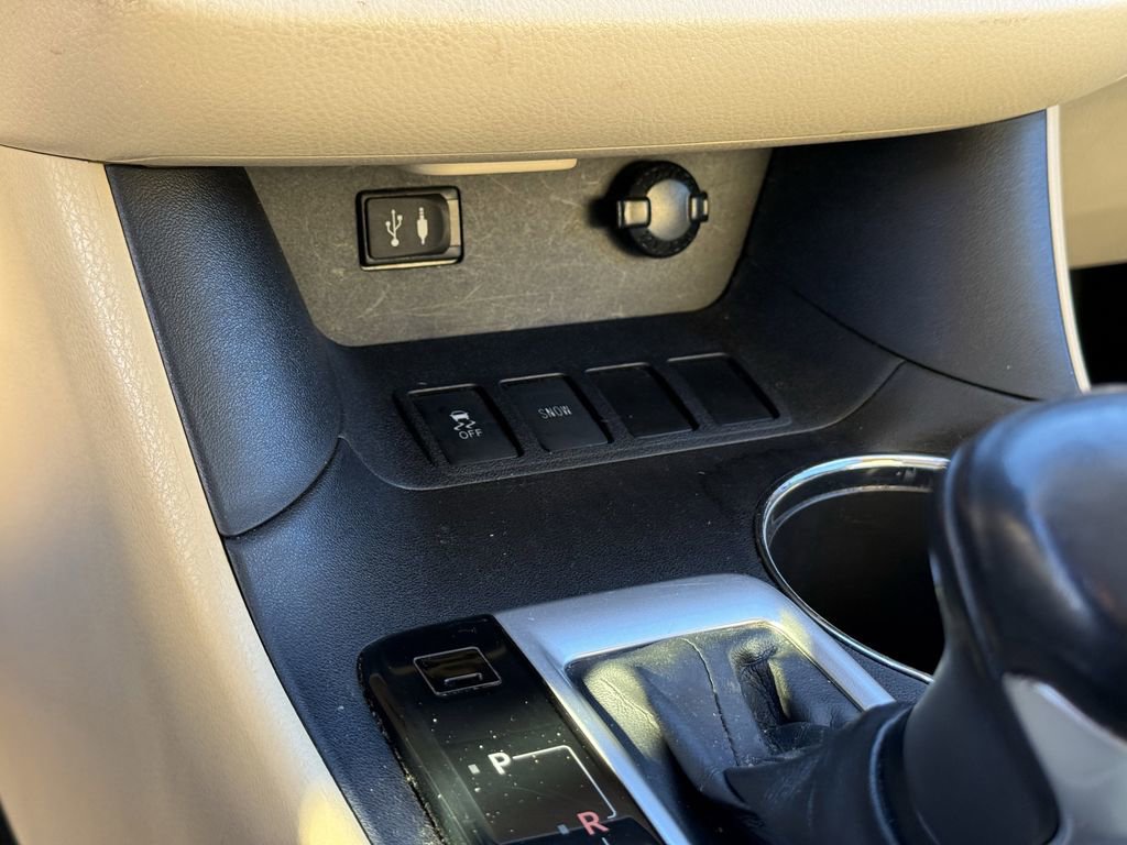 Used 2014 Toyota Highlander Limited image 25