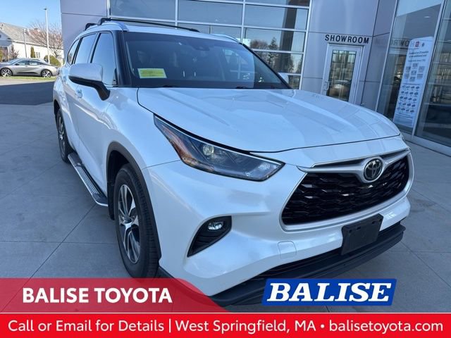 Used 2021 Toyota Highlander XLE AWD/4WD image 1