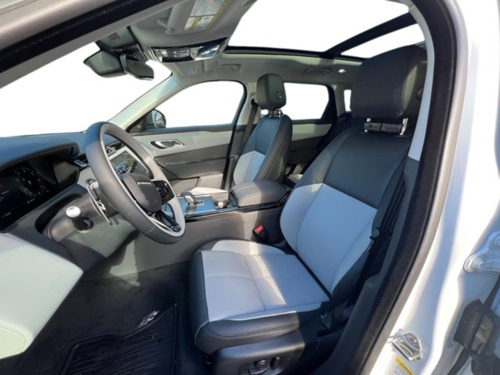 New 2025 Land Rover Range Rover Velar Dynamic SE image 9