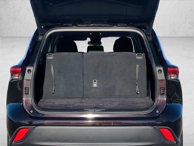 Used 2020 Toyota Highlander LE image 6