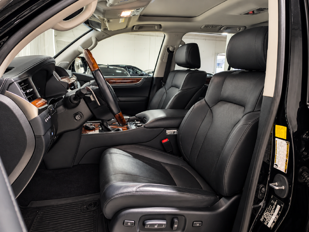 Used 2016 Lexus LX 570 4WD w/ Luxury Package image 9