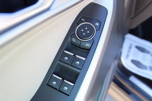 Used 2023 Ford Explorer Limited image 9