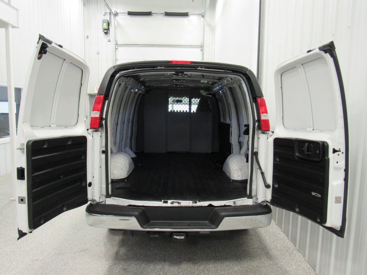 Used 2020 Chevrolet Express 3500 w/ Driver Convenience Package image 15