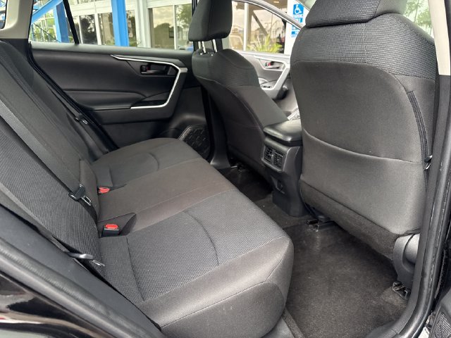 Used 2023 Toyota RAV4 LE AWD/4WD image 32