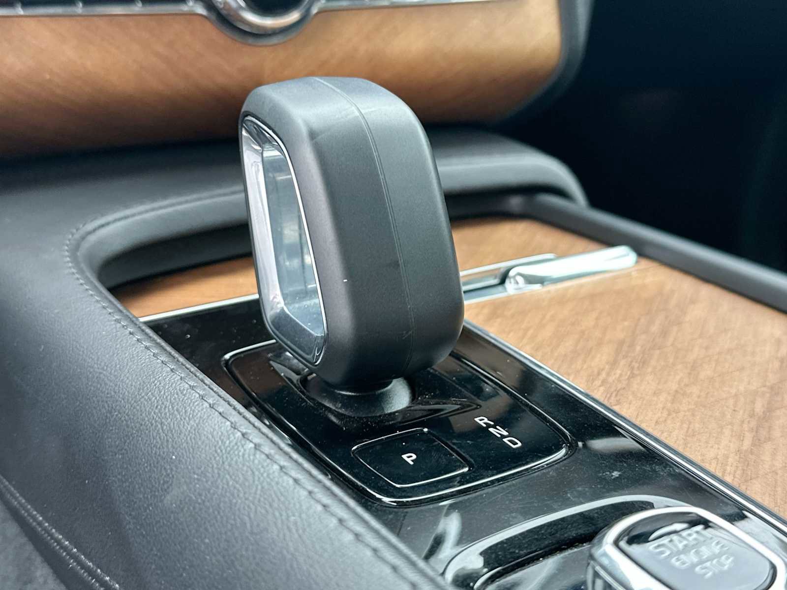 Used 2023 Volvo XC90 B5 Plus image 21