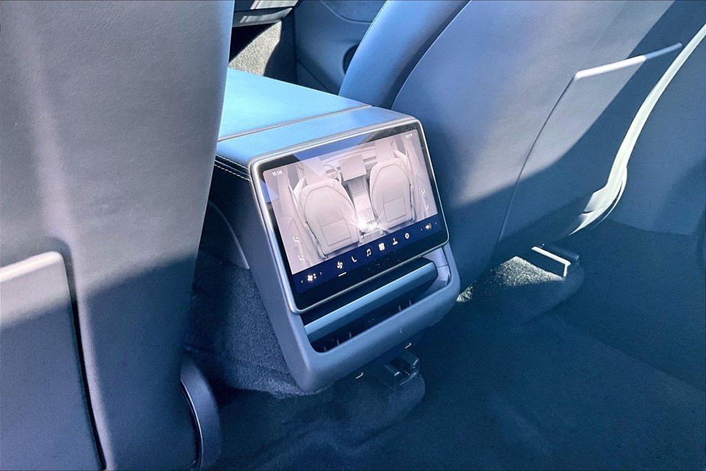 Used 2026 Tesla Model Y 2WD image 10